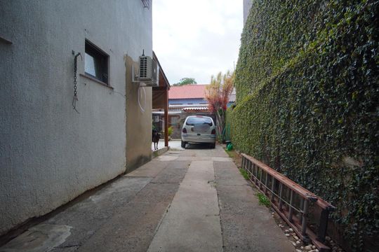 Garagem de casa à venda com 4 quartos, 300m² em Parque Santa Fé, Porto Alegre