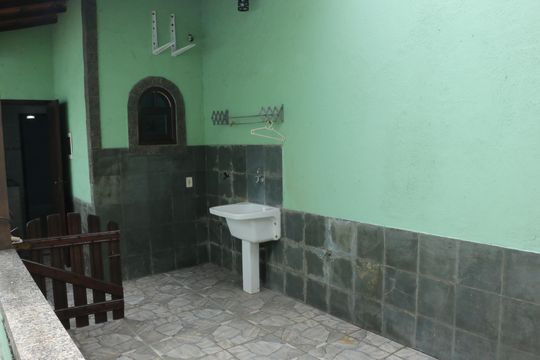 area de serviço de casa para alugar com 4 quartos, 300m² em Vila Santo Antônio, Nova Iguaçu