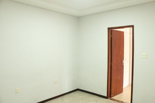 Casa para alugar com 4 quartos, 300m² em Vila Santo Antônio, Nova Iguaçu