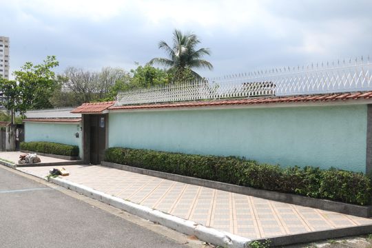 Fachada de casa para alugar com 4 quartos, 300m² em Vila Santo Antônio, Nova Iguaçu