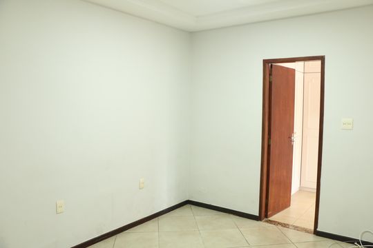 Sala de casa para alugar com 4 quartos, 300m² em Vila Santo Antônio, Nova Iguaçu