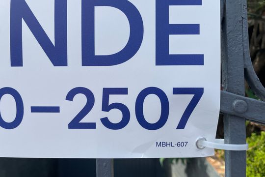 Placa MBHL-607 de casa à venda com 3 quartos, 300m² em Parque Cisper, São Paulo