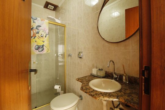 Banheiro 2 de apartamento para alugar com 3 quartos, 240m² em Jardim Itu, Porto Alegre