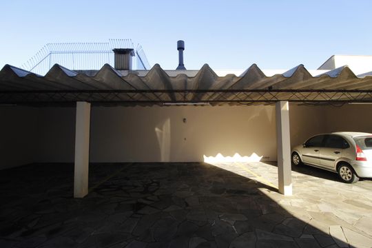 Garagem de apartamento para alugar com 3 quartos, 240m² em Jardim Itu, Porto Alegre