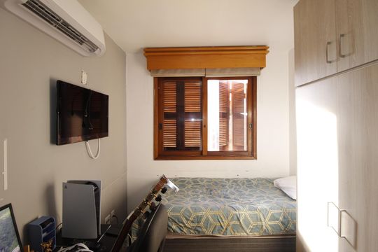 Quarto 1 de apartamento para alugar com 3 quartos, 240m² em Jardim Itu, Porto Alegre