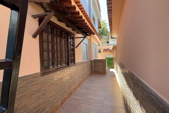 Corredor de casa para alugar com 1 quarto, 45m² em Praia da Bandeira, Rio de Janeiro