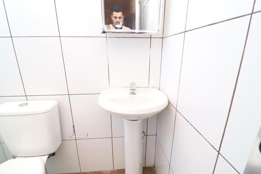 Banheiro Social de casa para alugar com 1 quarto, 45m² em Praia da Bandeira, Rio de Janeiro