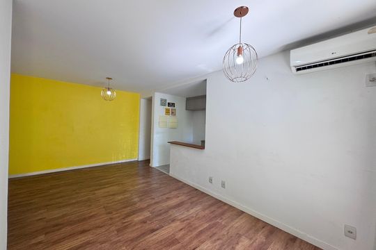 Sala de apartamento para alugar com 3 quartos, 83m² em Recreio dos Bandeirantes, Rio de Janeiro