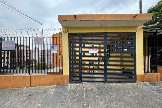 Fachada + Placa de apartamento para alugar com 2 quartos, 67m² em Cidade Antônio Estêvão de Carvalho, São Paulo