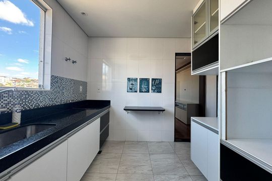Apartamento à venda com 3 quartos, 180m² em Inconfidentes, Contagem