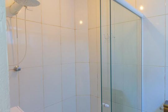 Banheiro da Suíte de casa para alugar com 2 quartos, 90m² em Harmonia, Canoas