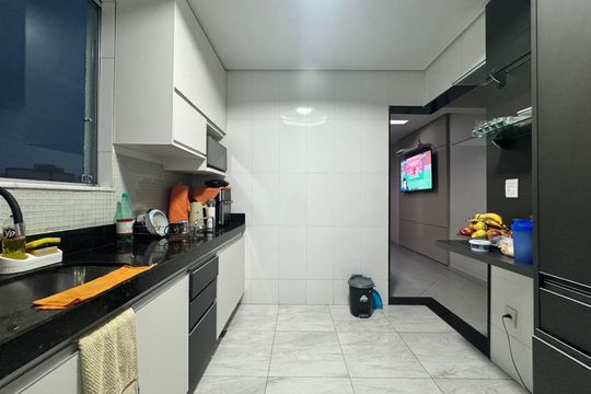 cozinha de apartamento à venda com 3 quartos, 180m² em Inconfidentes, Contagem