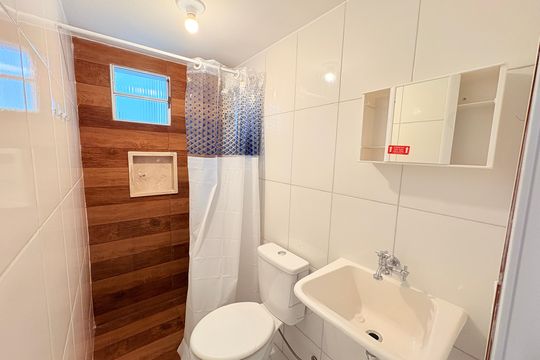 Banheiro Social de kitnet/studio para alugar com 1 quarto, 36m² em Jardim Itália, Várzea Paulista