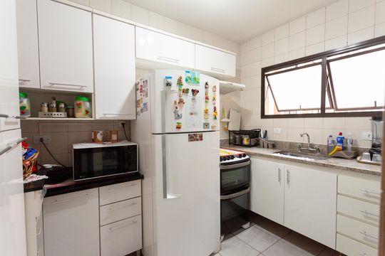 Cozinha de apartamento à venda com 3 quartos, 67m² em Jardim Taquaral, São Paulo