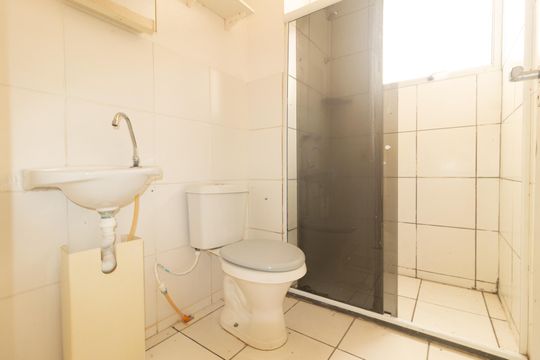 Banheiro de apartamento à venda com 2 quartos, 43m² em Campo Grande, Rio de Janeiro
