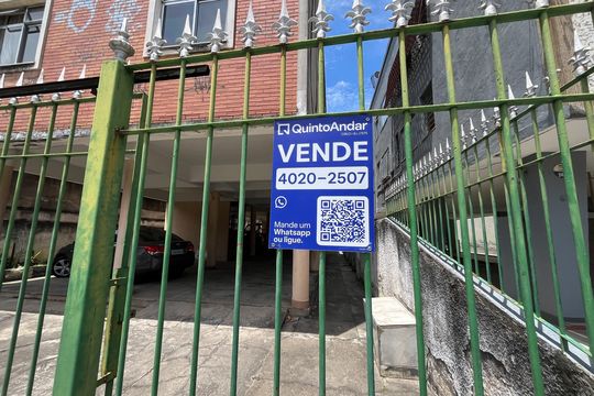 Placa de apartamento para alugar com 2 quartos, 70m² em Jardim Guanabara, Rio de Janeiro