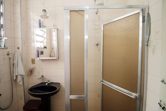 Banheiro de apartamento à venda com 3 quartos, 62m² em Penha, Rio de Janeiro
