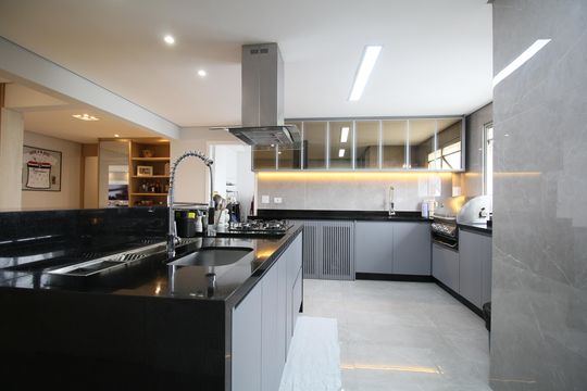 Apartamento à venda com 3 quartos, 211m² em Vila Suzana, São Paulo