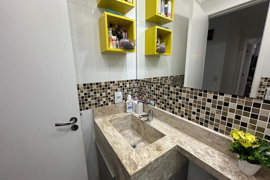 Banheiro da Suíte de apartamento à venda com 2 quartos, 57m² em Bethaville I, Barueri