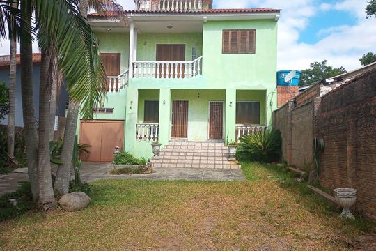 Jardim/fachada de casa à venda com 3 quartos, 300m² em Espírito Santo, Porto Alegre