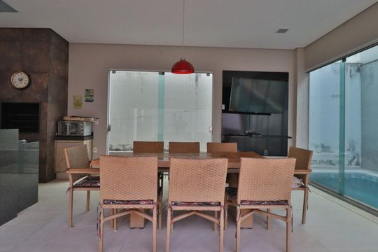Área comum de casa de condomínio para alugar com 4 quartos, 352m² em Jardim das Palmeiras, Uberlândia