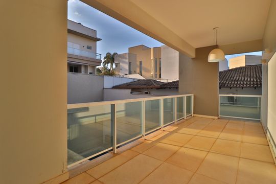 Sacada da Suíte de casa de condomínio para alugar com 4 quartos, 352m² em Jardim das Palmeiras, Uberlândia