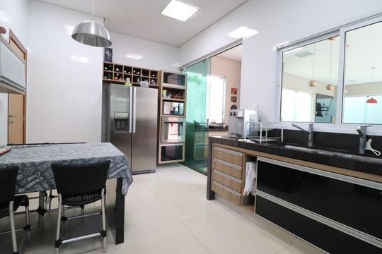 Cozinha de casa de condomínio para alugar com 4 quartos, 352m² em Jardim das Palmeiras, Uberlândia
