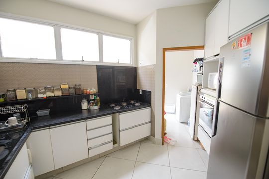 Cozinha de casa de condomínio para alugar com 3 quartos, 300m² em Loteamento Industrial, Taubaté