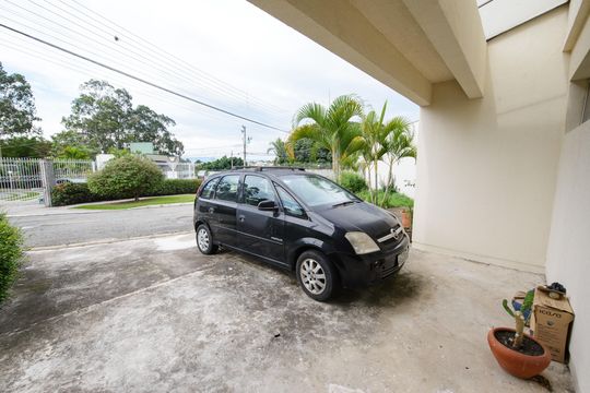 Garagem de casa de condomínio para alugar com 3 quartos, 300m² em Loteamento Industrial, Taubaté