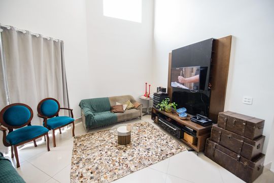 Sala de casa de condomínio para alugar com 3 quartos, 300m² em Loteamento Industrial, Taubaté
