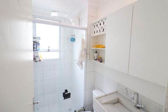 Banheiro de apartamento para alugar com 2 quartos, 45m² em Novo Osasco, Osasco