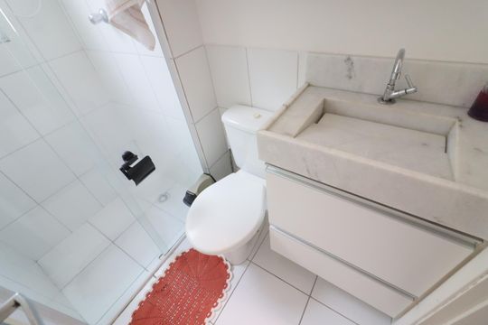 Banheiro de apartamento para alugar com 2 quartos, 45m² em Novo Osasco, Osasco
