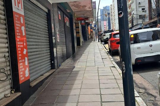Vista da rua de apartamento à venda com 2 quartos, 74m² em Centro Histórico, Porto Alegre