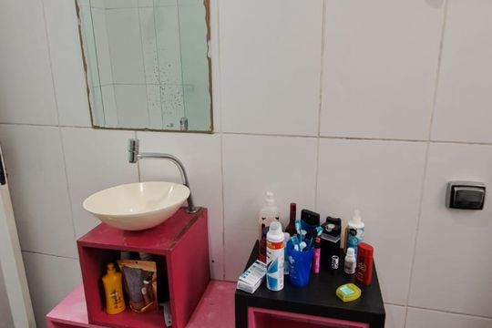 Banheiro de apartamento à venda com 2 quartos, 74m² em Centro Histórico, Porto Alegre