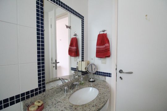 Banheiro da suíte 2 de apartamento à venda com 2 quartos, 80m² em Barra da Tijuca, Rio de Janeiro