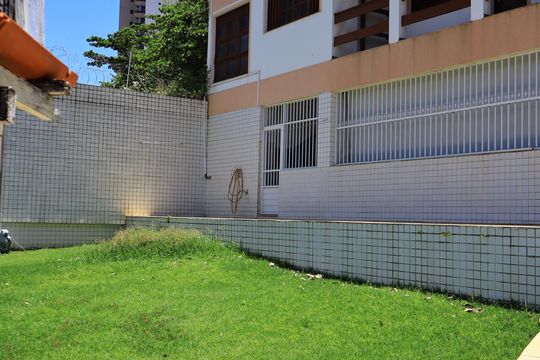 Área Externa de casa para alugar com 8 quartos, 782m² em Caminho das Árvores, Salvador
