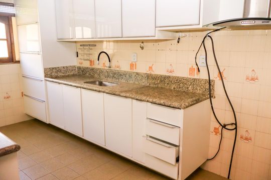 Cozinha de casa para alugar com 8 quartos, 782m² em Caminho das Árvores, Salvador