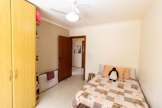 Quarto 1 de casa à venda com 3 quartos, 229m² em Espírito Santo, Porto Alegre