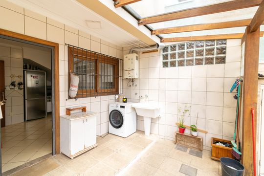 Área de Serviço de casa à venda com 3 quartos, 229m² em Espírito Santo, Porto Alegre