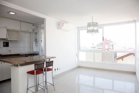 Sala de apartamento à venda com 2 quartos, 60m² em Menino Deus, Porto Alegre