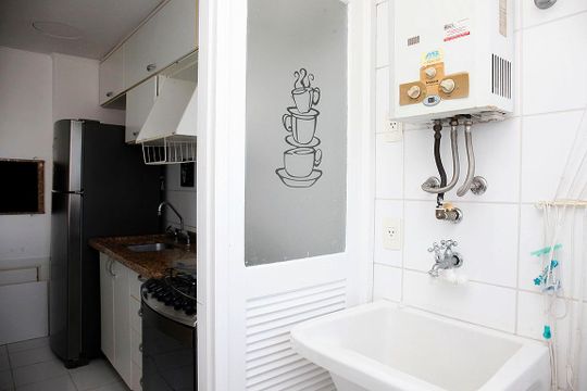Cozinha + Área de Serviço de apartamento à venda com 2 quartos, 60m² em Menino Deus, Porto Alegre