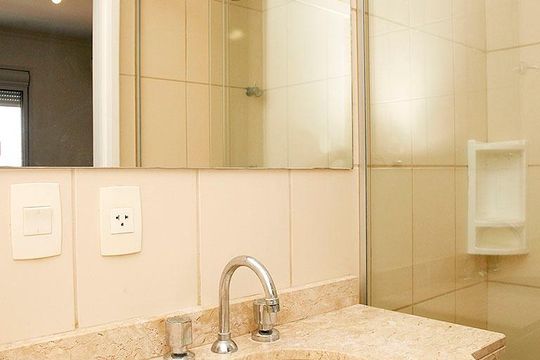 Banheiro 1 Quarto Suíte de apartamento à venda com 2 quartos, 60m² em Menino Deus, Porto Alegre