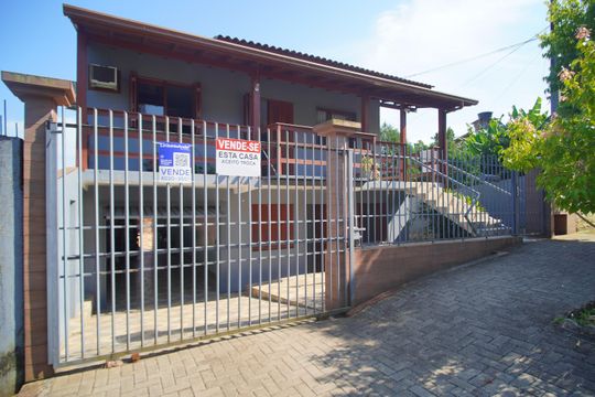 Fachada de casa à venda com 5 quartos, 229m² em Petrópolis, Novo Hamburgo