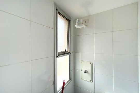 Banheiro de serviço de apartamento à venda com 4 quartos, 130m² em Funcionários, Belo Horizonte
