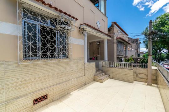 Varanda da frente de casa à venda com 3 quartos, 200m² em Penha, Rio de Janeiro