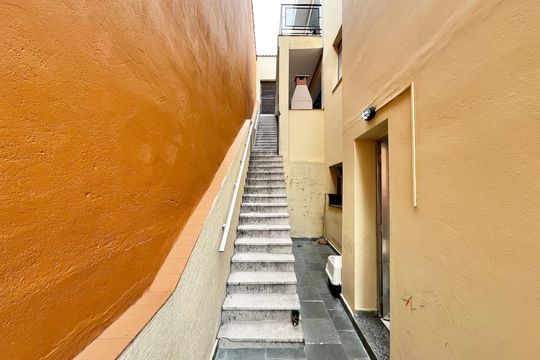 Escada de casa à venda com 6 quartos, 222m² em Vila Nova Cachoeirinha, São Paulo