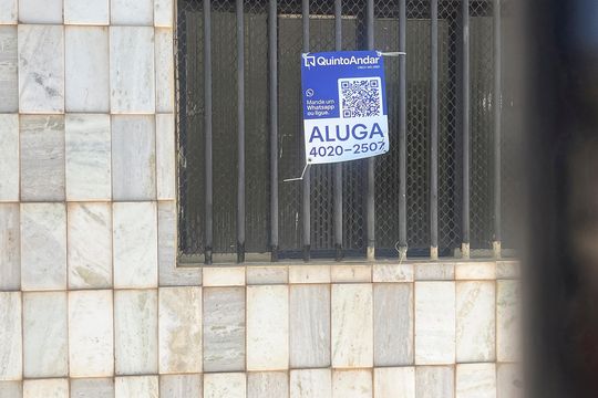 instalação de placa de casa para alugar com 2 quartos, 90m² em Santa Tereza, Belo Horizonte
