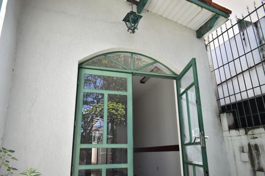 Fachada de casa à venda com 6 quartos, 280m² em Vila Clementino, São Paulo