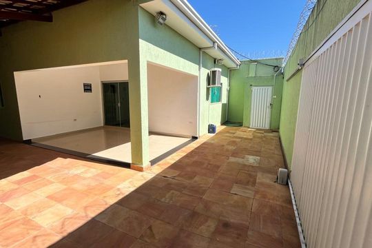 Área externa de casa para alugar com 4 quartos, 215m² em Alto Umuarama, Uberlândia