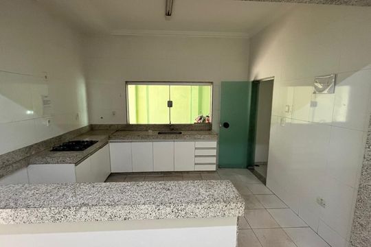 Cozinha de casa para alugar com 4 quartos, 215m² em Alto Umuarama, Uberlândia
